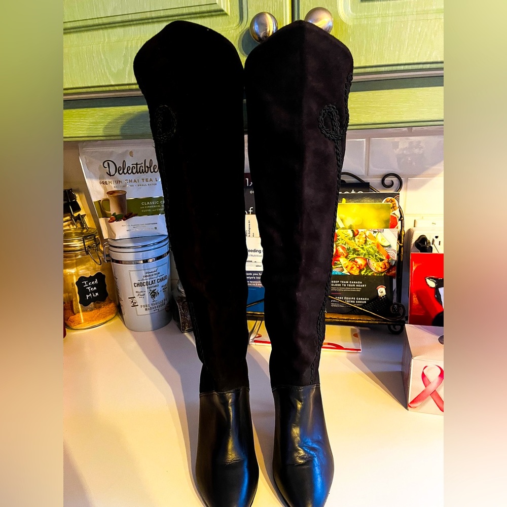 Vintage Women’s Tall Stylish Stiletto boots in black, size 6.